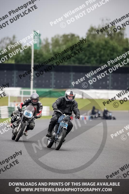 Vintage motorcycle club;eventdigitalimages;mallory park;mallory park trackday photographs;no limits trackdays;peter wileman photography;trackday digital images;trackday photos;vmcc festival 1000 bikes photographs